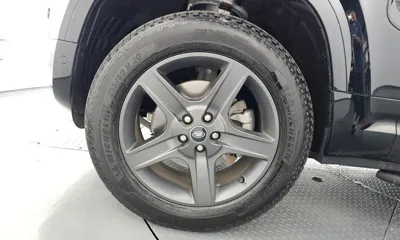 Land Rover Defender 2025, 27859 км, за 60521.2 USD