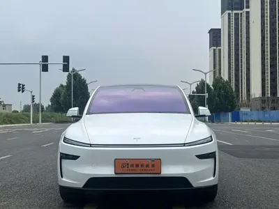 Tesla Model Y 2026, 9600 км, за 31753.21 USD