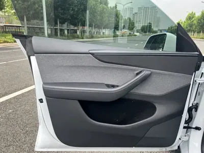 Tesla Model Y 2026, 9600 км, за 31753.21 USD