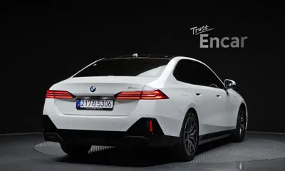 BMW 5-Series 2025, 7065 км, за 44202.17 USD