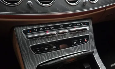 Mercedes-Benz E-Class 2021, 60953 км, за 24713.79 USD - фото 18