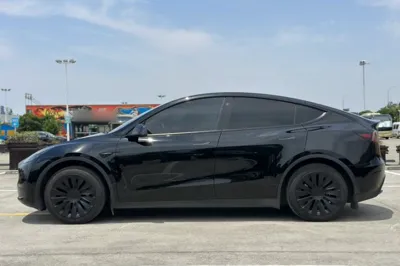 Tesla Model Y 2023, 42000 км, за 30461 USD