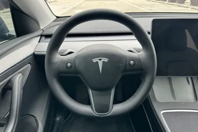 Tesla Model Y 2023, 42000 км, за 30461 USD - фото 11