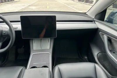 Tesla Model Y 2023, 42000 км, за 30461 USD - фото 21
