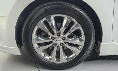 Kia Canival 2016, 139108 км, за 8775.92 USD