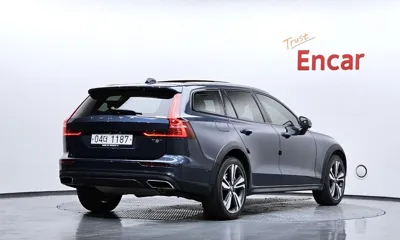 Volvo V60 2020, 44901 км, за 16539.68 USD