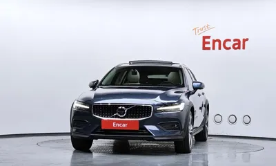 Volvo V60 2020, 44901 км, за 16539.68 USD