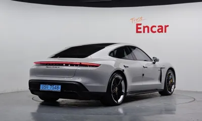 Porsche Taycan 2021, 11303 км, за 79470.13 USD