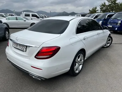 Mercedes-Benz E-Class 2017, 111396 км, за 14113.17 USD