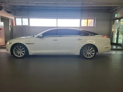 Jaguar XJ 2013, 41744 км, за 10596.02 USD
