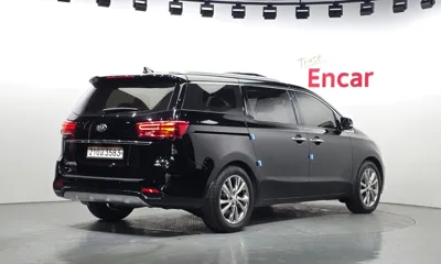 Kia Canival 2020, 102058 км, за 9514.37 USD