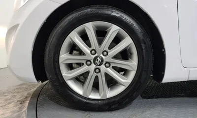 Hyundai Avante 2015, 126900 км, за 3957.71 USD