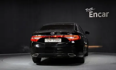 Hyundai Grandeur 2014, 140378 км, за 3833.95 USD