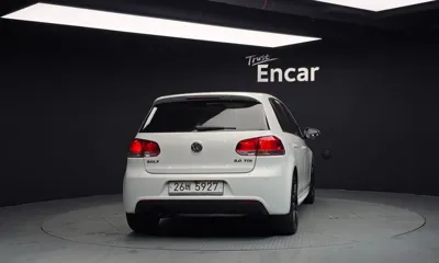 Volkswagen Golf 2013, 118854 км, за 2866.45 USD