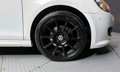 Volkswagen Golf 2013, 118854 км, за 2866.45 USD