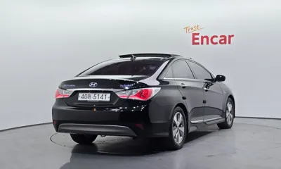 Hyundai Sonata 2012, 118991 км, за 4225.44 USD