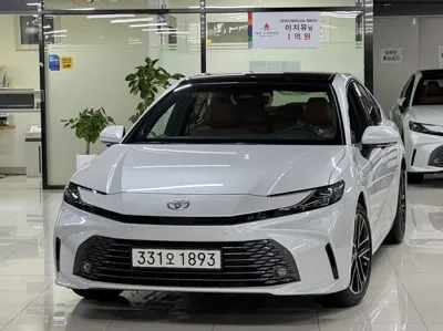 Toyota Camry · 2026 год