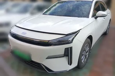Geely Galaxy L6 · 2025 год