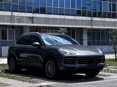 Porsche Cayenne Hybrid 2022, 80000 км, за 56771.66 USD