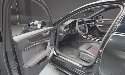 Audi RS6 2025, 4175 км, за 112461.77 USD - фото 10