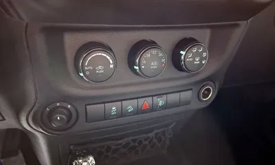 Jeep Wrangler 2014, 225551 км, за 10194.69 USD - фото 16