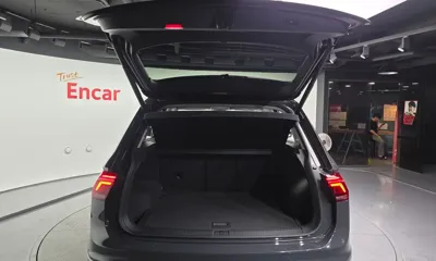 Volkswagen Tiguan 2021, 71724 км, за 19841.29 USD - фото 20