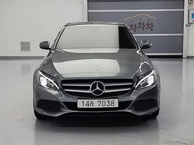 Mercedes-Benz C-Class 2018, 91310 км, за 8782.21 USD