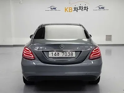 Mercedes-Benz C-Class 2018, 91310 км, за 8782.21 USD
