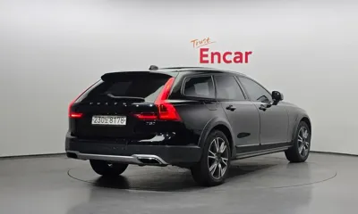 Volvo V90 2020, 121976 км, за 15370.46 USD