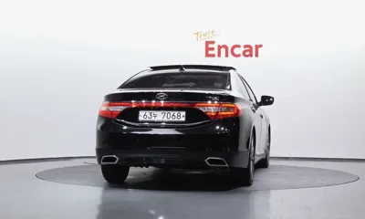 Hyundai Grandeur 2015, 251098 км, за 2463.76 USD