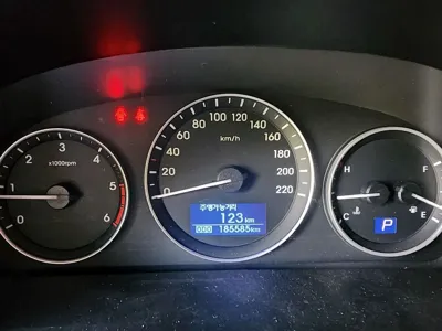 Hyundai Starex 2018, 185585 км, за 5761.58 USD - фото 9
