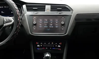 Volkswagen Tiguan 2022, 71484 км, за 23455.56 USD - фото 14