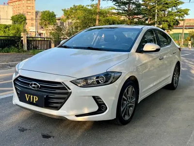 Hyundai Elantra · 2018 год