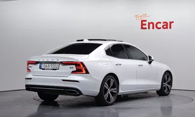 Volvo S60 2022, 33066 км, за 15130.49 USD