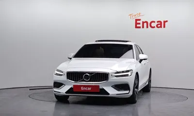 Volvo S60 2022, 33066 км, за 15130.49 USD