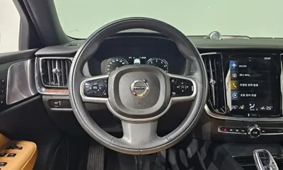 Volvo S60 2022, 33066 км, за 15130.49 USD - фото 12