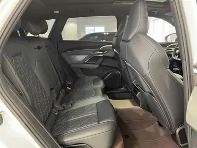 Audi Q5L 2026, 1700 км, за 50951.05 USD - фото 8