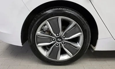 Hyundai Ioniq 2016, 153540 км, за 6120.98 USD
