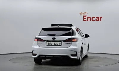 Lexus CT200h 2014, 136172 км, за 8074.04 USD