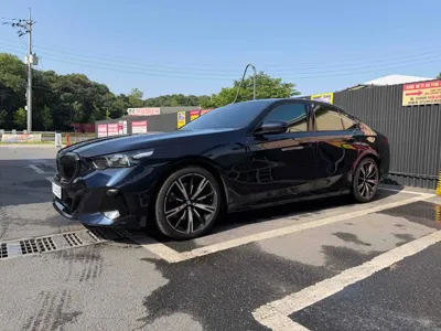 BMW 5-Series 2026, 9300 км, за 52005.44 USD