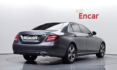 Mercedes-Benz E-Class 2018, 128330 км, за 14113.17 USD