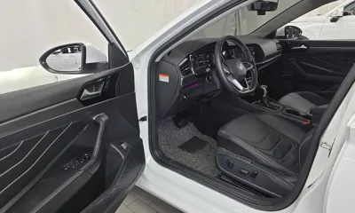 Volkswagen Jetta 2023, 25493 км, за 18508.74 USD - фото 10