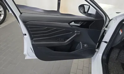 Volkswagen Jetta 2023, 25493 км, за 18508.74 USD - фото 24