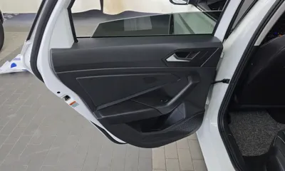 Volkswagen Jetta 2023, 25493 км, за 18508.74 USD - фото 25