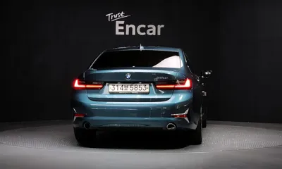 BMW 3-Series 2021, 81883 км, за 15827.8 USD