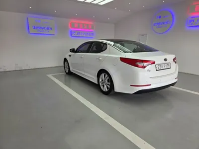 Kia K5 2011, 135210 км, за 2756.99 USD