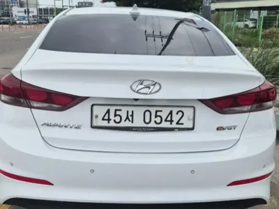 Hyundai Avante 2016, 70238 км, за 5863.2 USD
