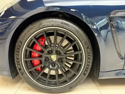 Porsche Panamera 2012, 54000 км, за 58642.33 USD