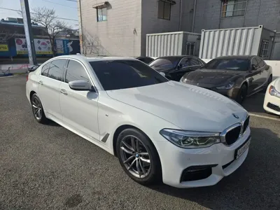 BMW 5-Series 2018, 121000 км, за 15953.63 USD