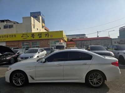 BMW 5-Series 2018, 121000 км, за 15953.63 USD
